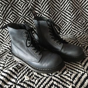 Dr Martens girl boots - size 3